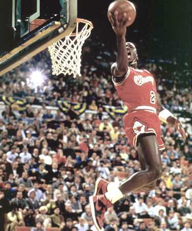 85Jordan_backward_dunk.jpg (28519 ֽ)