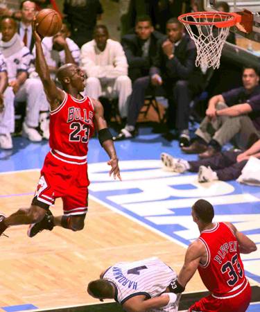 95F_Jordan_flies.jpg (33540 ֽ)