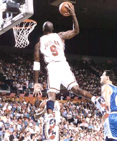 DT_Jordan_dunks2.jpg (27852 ֽ)